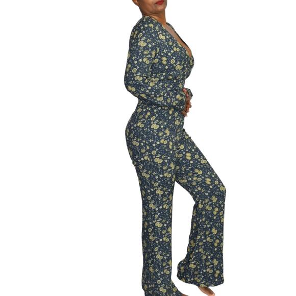 Free People Some Like it Hot Jumpsuit Blue Flare Leg Long Sleeve Floral Size 4 - Picture 3 of 15